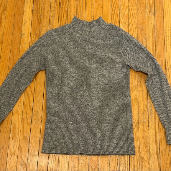 Sweaters - Women's Gray Ribbed Sweater
